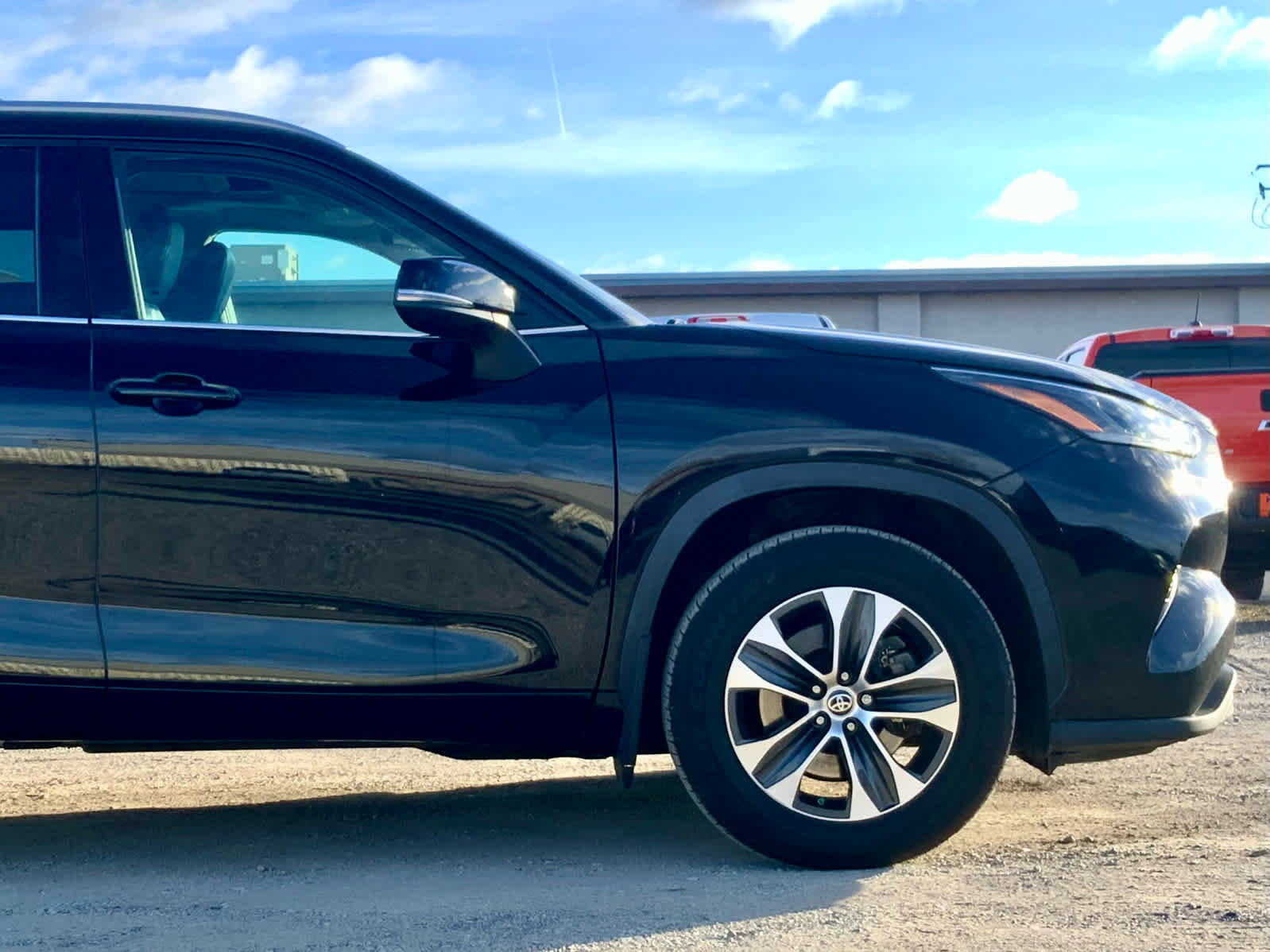 Used 2021 Toyota Highlander XLE image 9