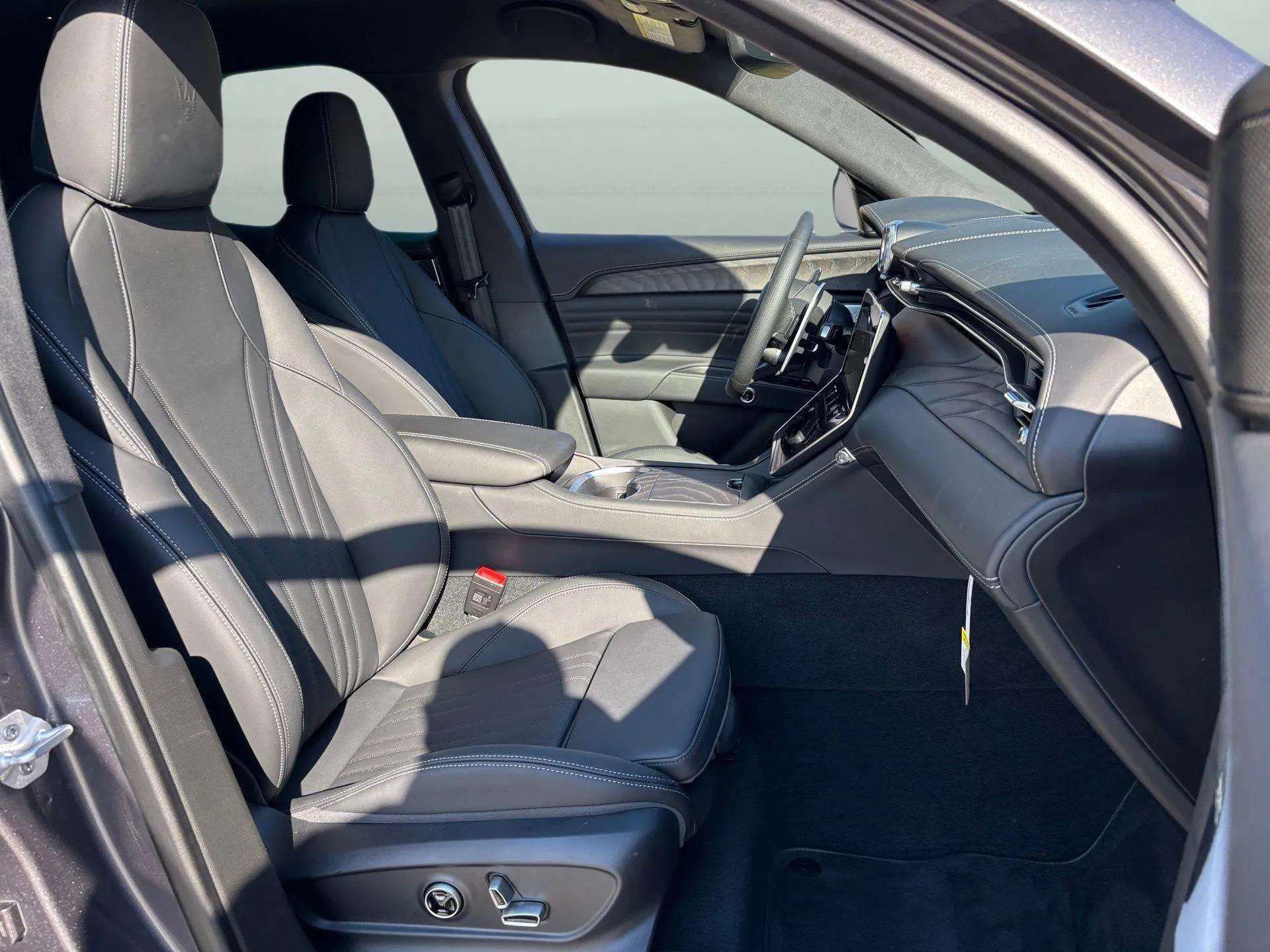 New 2025 Maserati Grecale GT image 22