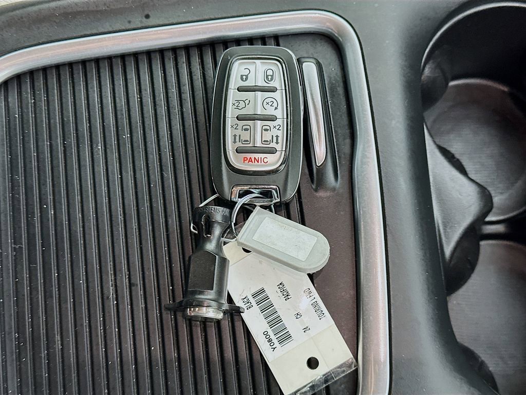 Used 2024 Chrysler Pacifica Touring-L FWD image 35