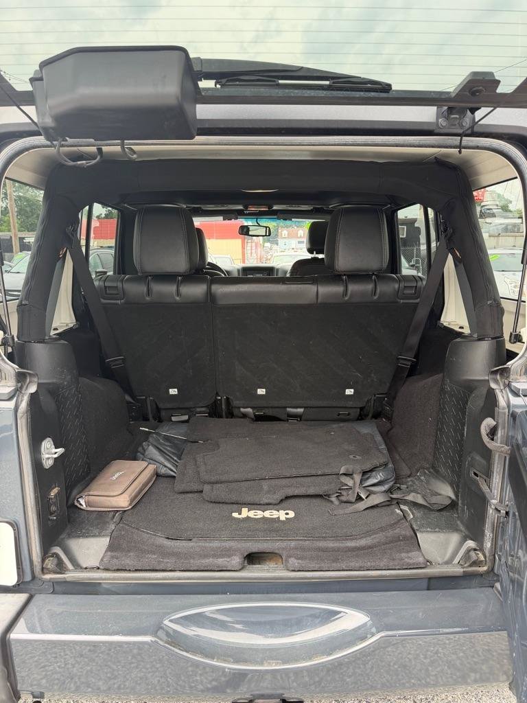 Used 2017 Jeep Wrangler Unlimited Sahara w/ Connectivity Group AWD/4WD image 4