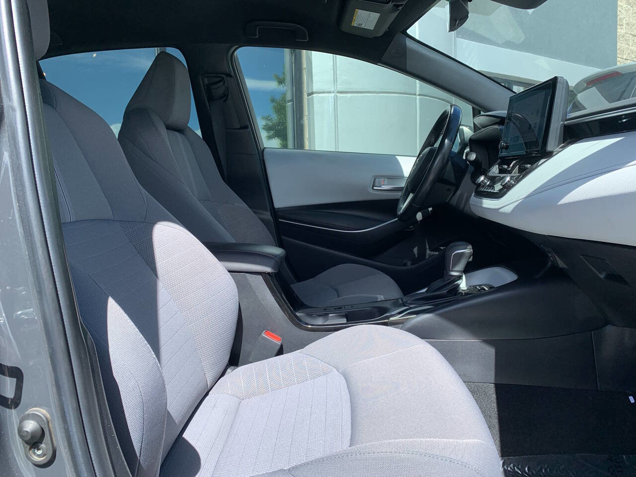 Used 2023 Toyota Corolla SE 4dr Sedan image 12