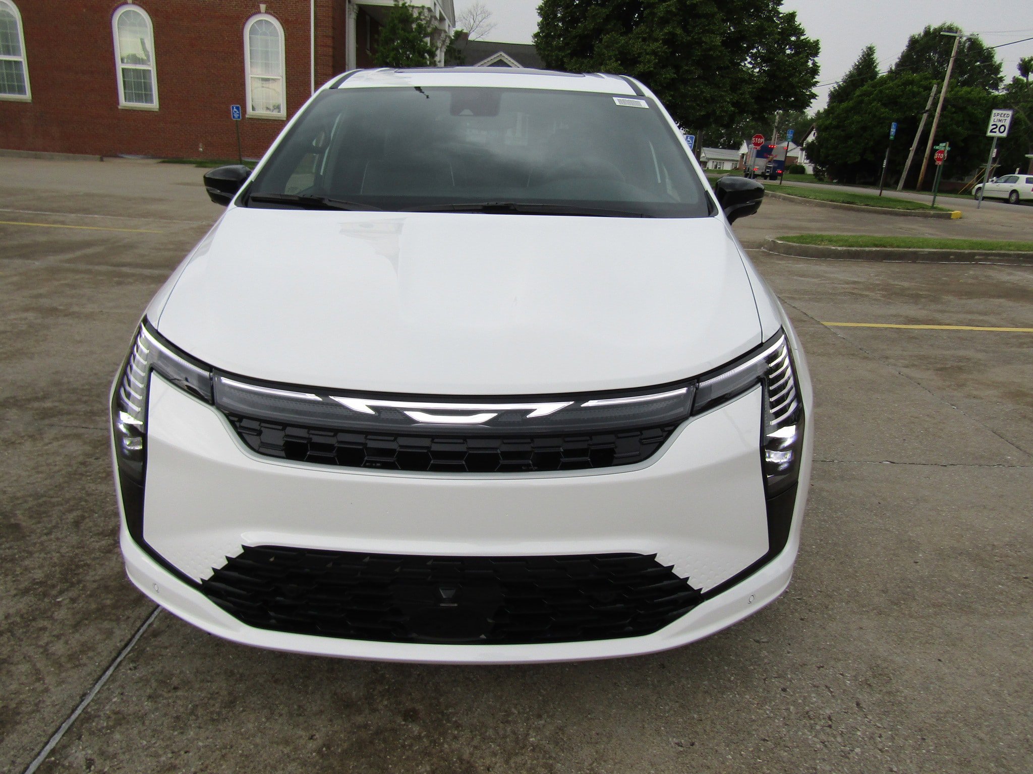 New 2027 Chrysler Pacifica Select FWD image 8