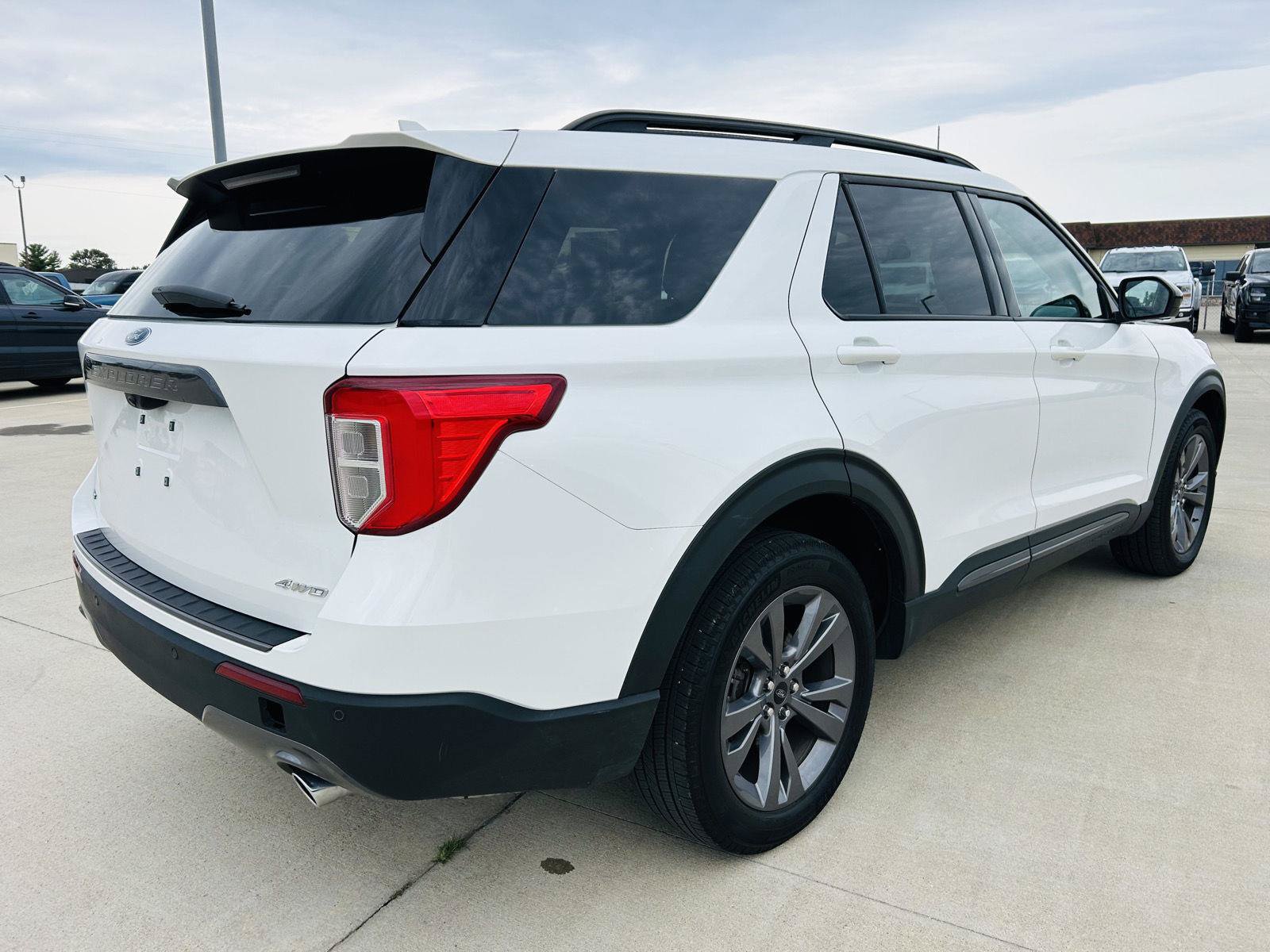 Used 2024 Ford Explorer XLT w/ Equipment Group 202A AWD/4WD image 44