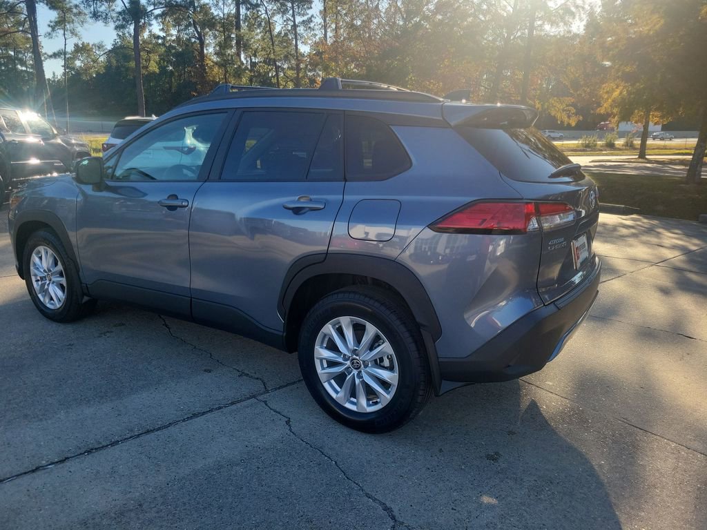 Certified 2025 Toyota Corolla Cross LE image 5