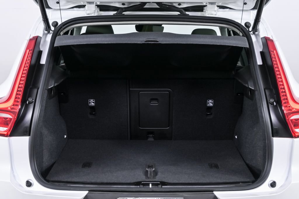 Certified 2026 Volvo XC40 B5 Plus w/ Protection Package Premier image 31