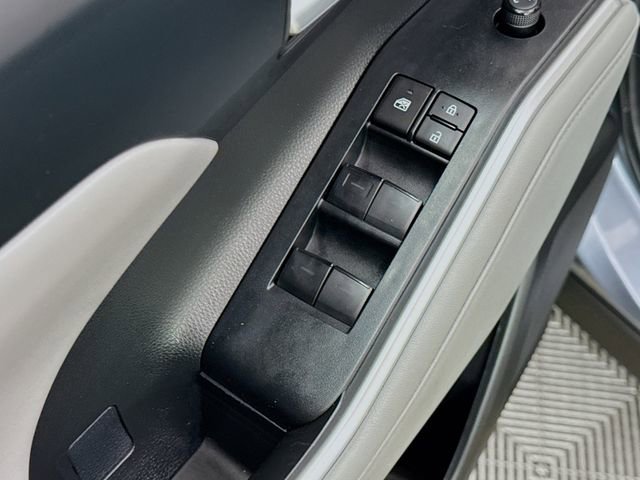 Used 2023 Toyota Highlander XLE AWD/4WD image 18