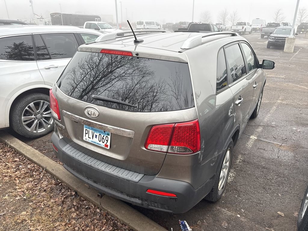 Used 2013 Kia Sorento LX w/ Convenience Pkg image 3