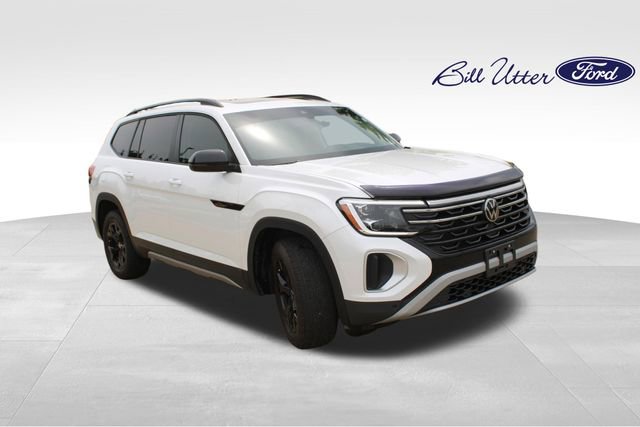 Used 2024 Volkswagen Atlas Peak Edition SEL AWD/4WD image 3