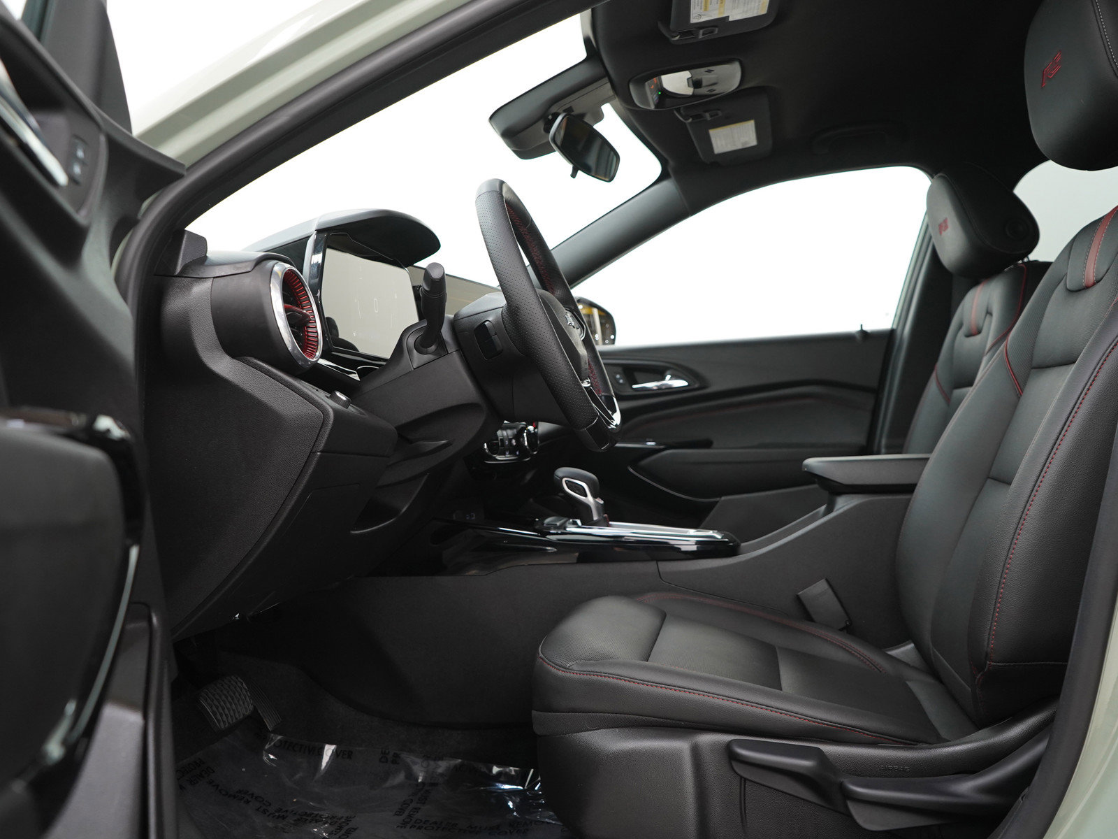 Used 2024 Chevrolet Trax RS w/ Driver Confidence Package FWD image 22