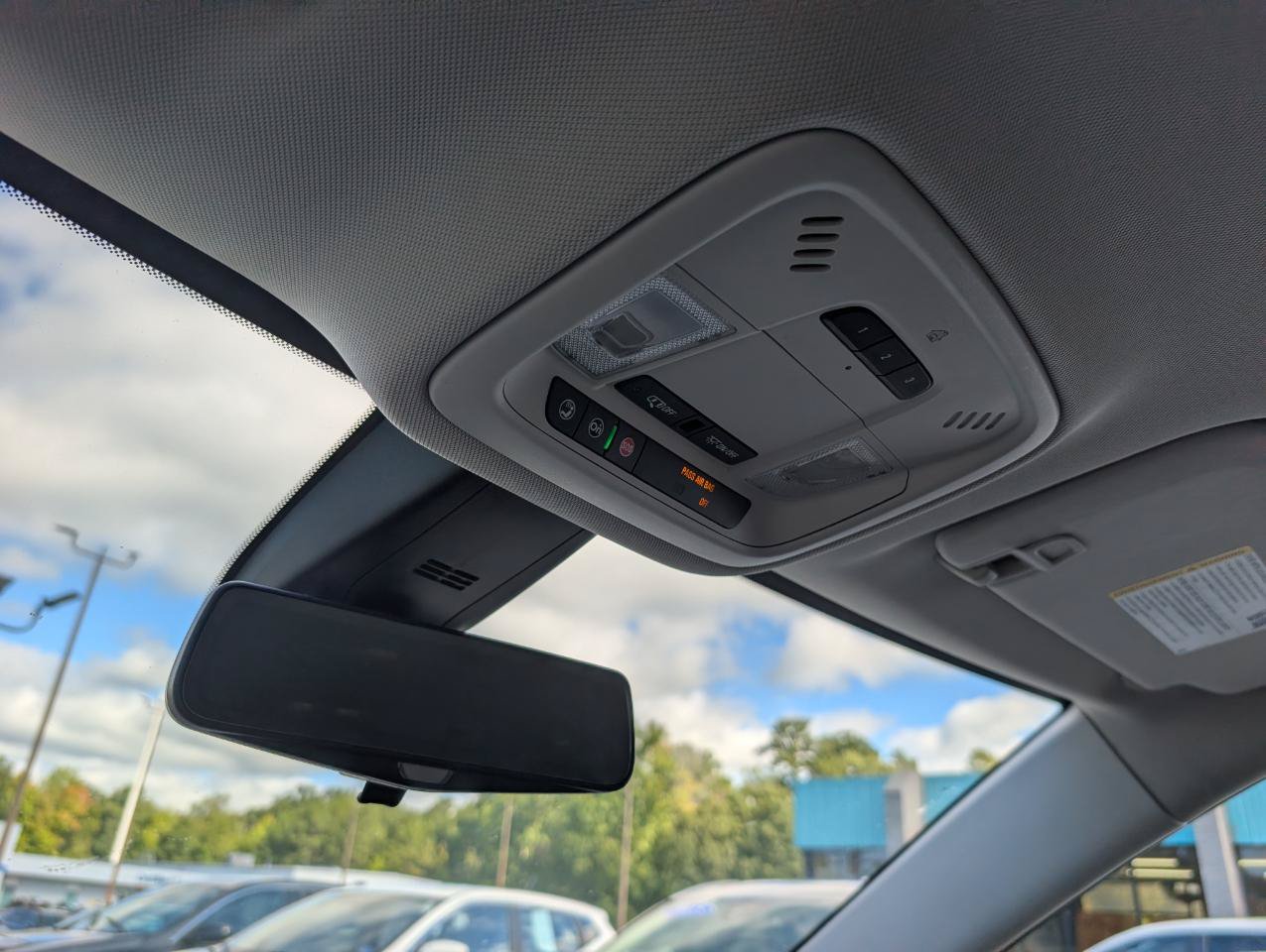 Used 2018 Chevrolet Traverse LT FWD image 32