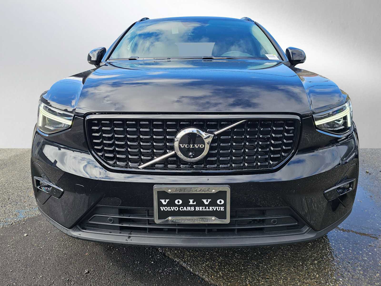 Used 2025 Volvo XC40 B5 Plus w/ Protection Package Premier image 8