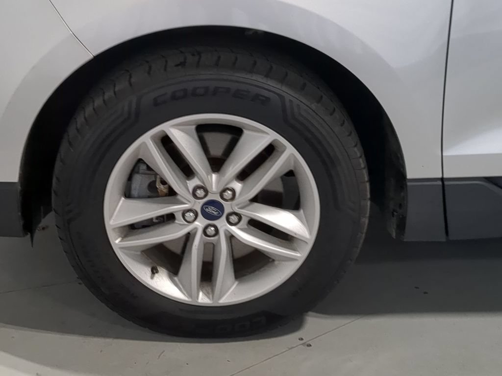 Used 2018 Ford Edge SEL w/ Equipment Group 201A AWD/4WD image 17