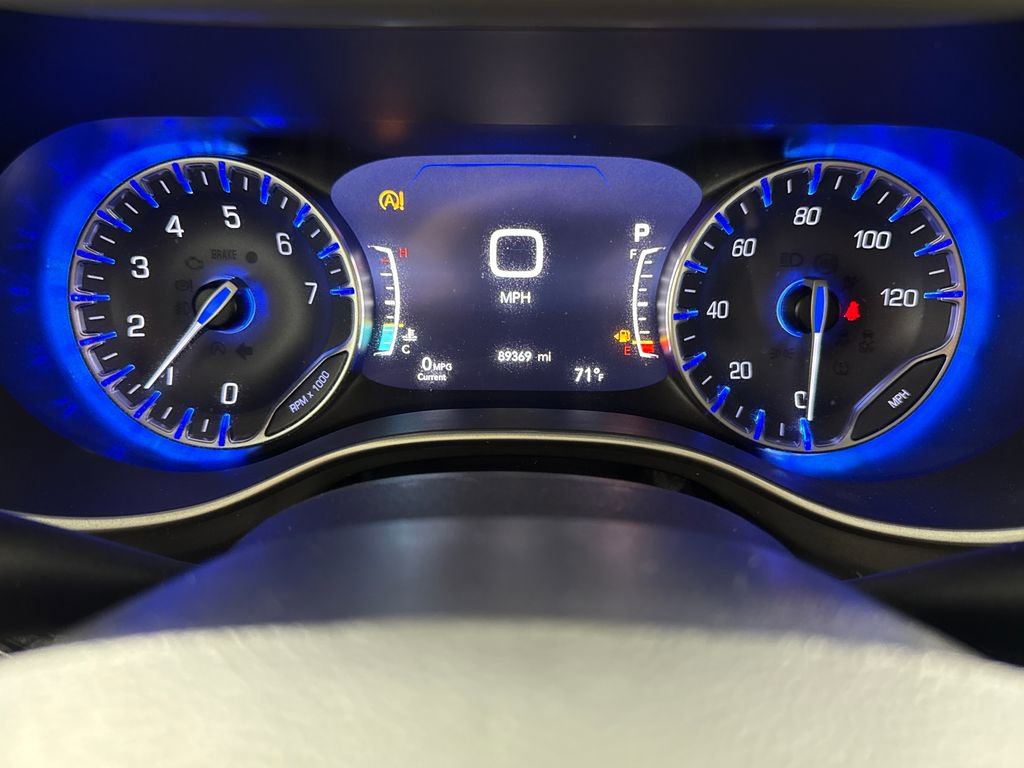 Used 2021 Chrysler Pacifica Touring-L FWD image 15