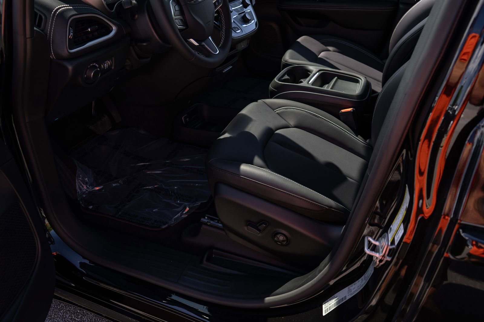 New 2027 Chrysler Pacifica Select FWD image 17