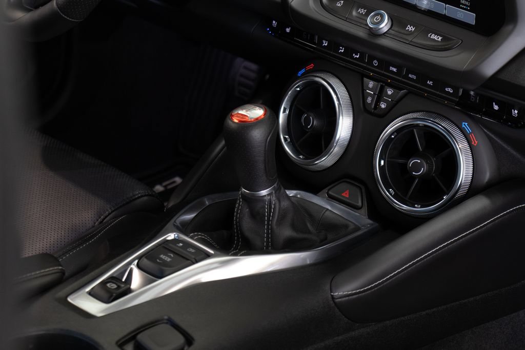 Used 2018 Chevrolet Camaro SS RWD image 23