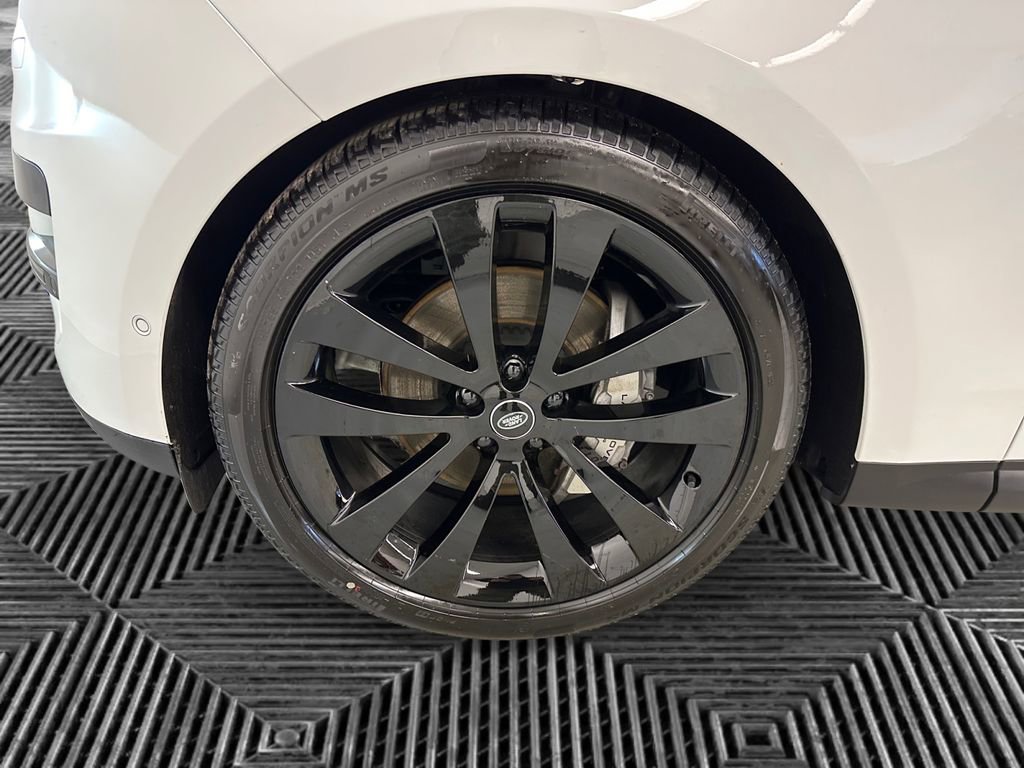 Used 2025 Land Rover Range Rover Sport SE image 14