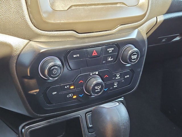 Used 2021 Jeep Renegade Latitude w/ Sun & Sound Group image 13