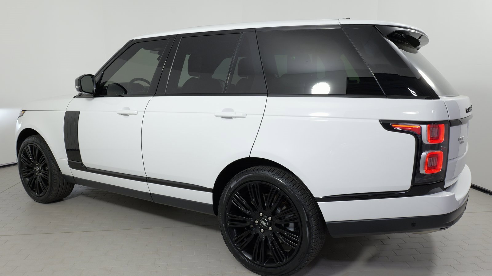 Used 2022 Land Rover Range Rover Westminster Edition image 14