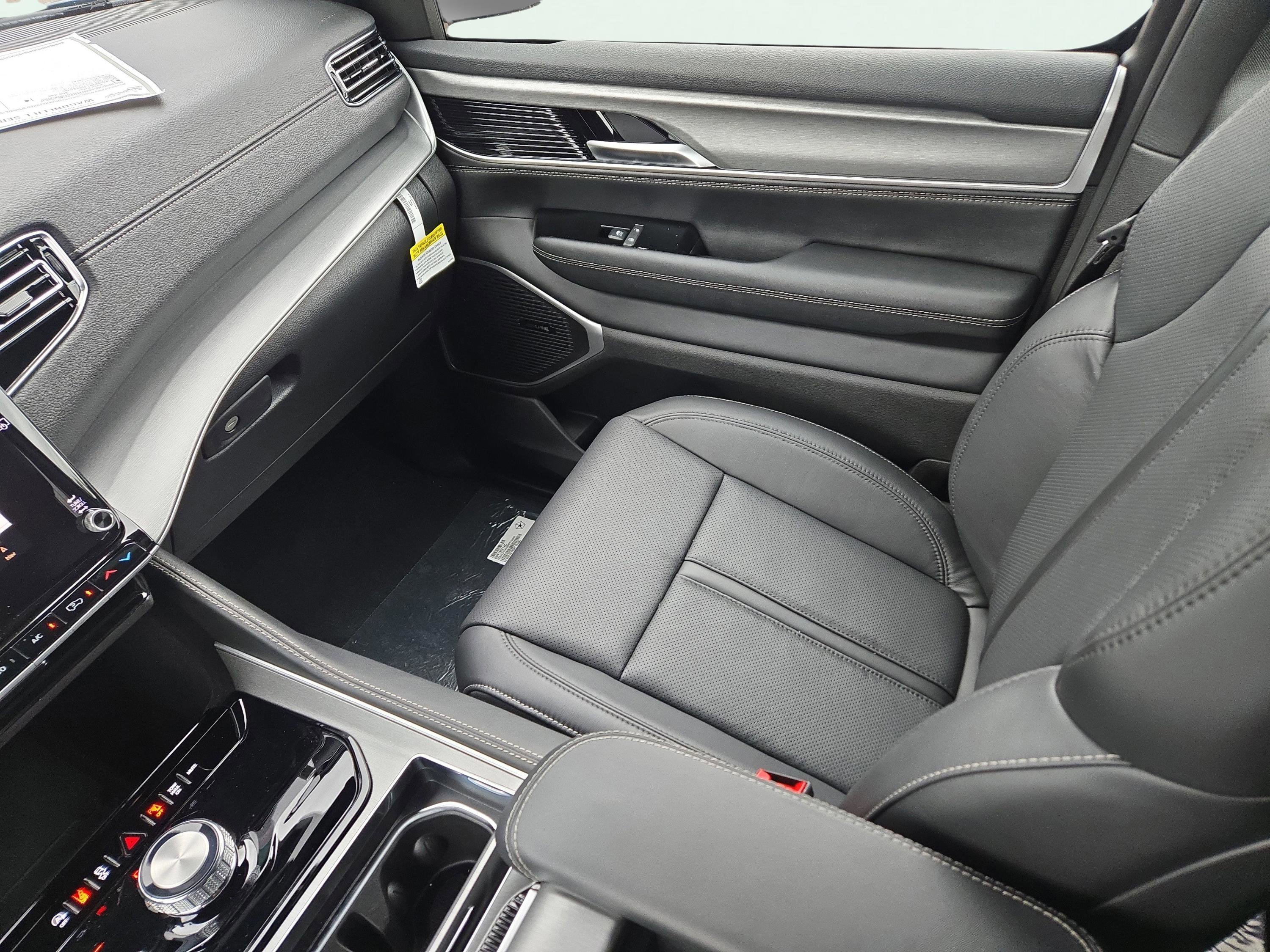 New 2025 Jeep Wagoneer L Series II w/ Premium Group I image 21