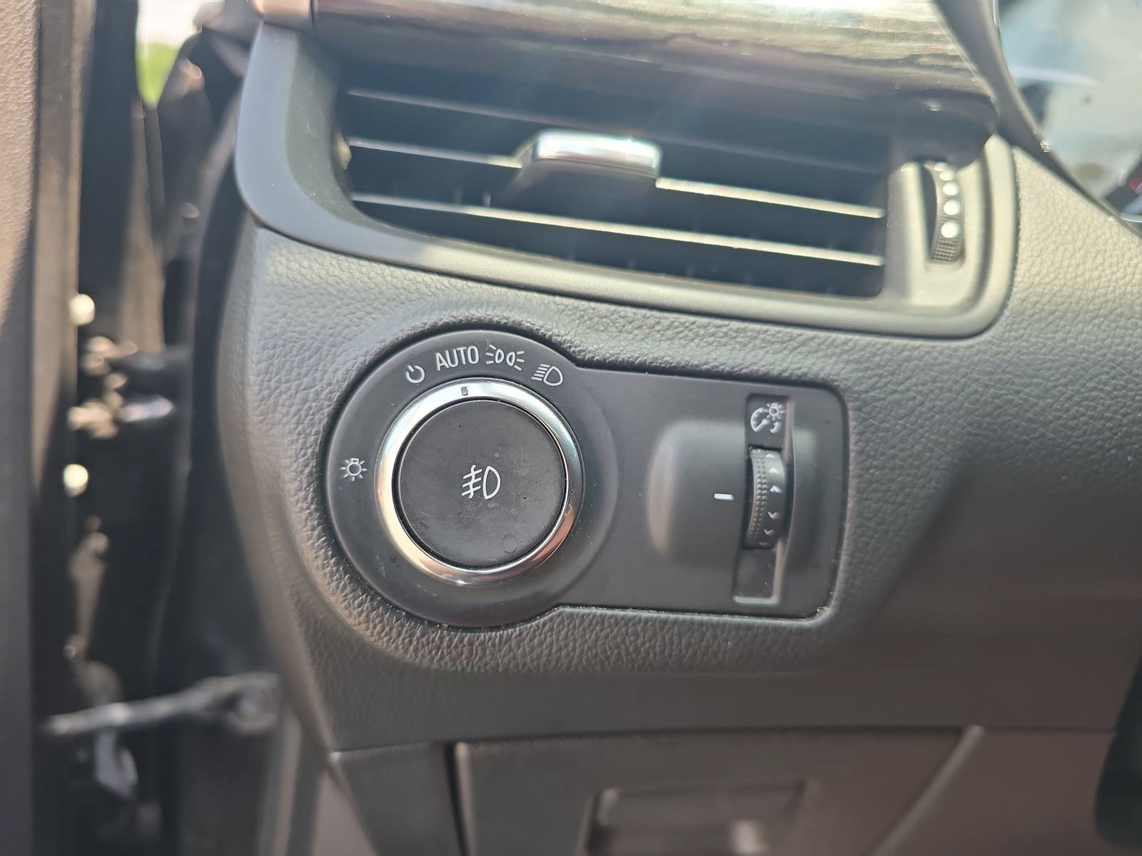 Used 2017 Buick Envision Essence w/ LPO, Cargo Package FWD image 25