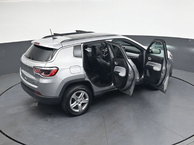 Used 2023 Jeep Compass Latitude w/ Sun and Sound Group AWD/4WD image 41