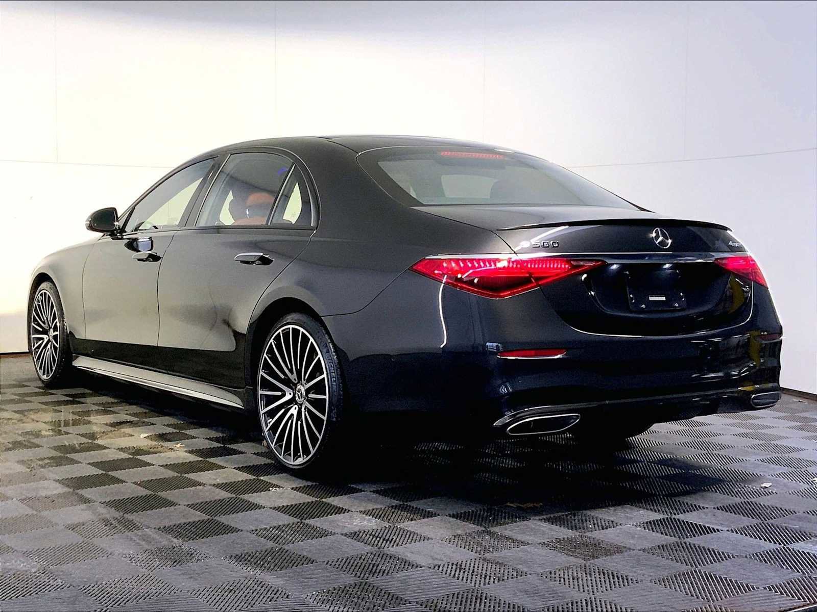 Used 2023 Mercedes-Benz S 580 4MATIC Sedan image 3