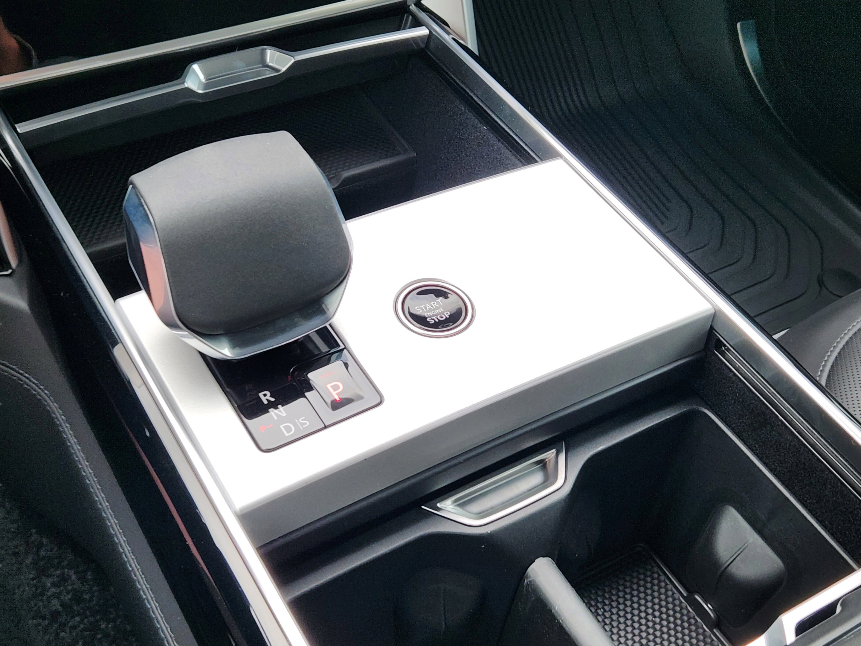 New 2026 Land Rover Range Rover SE AWD/4WD image 14