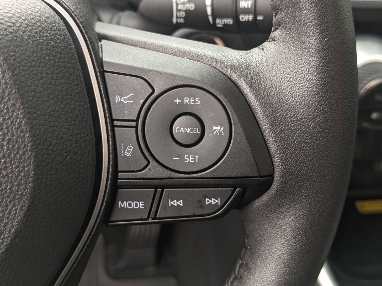 Used 2025 Toyota RAV4 XLE Premium image 27