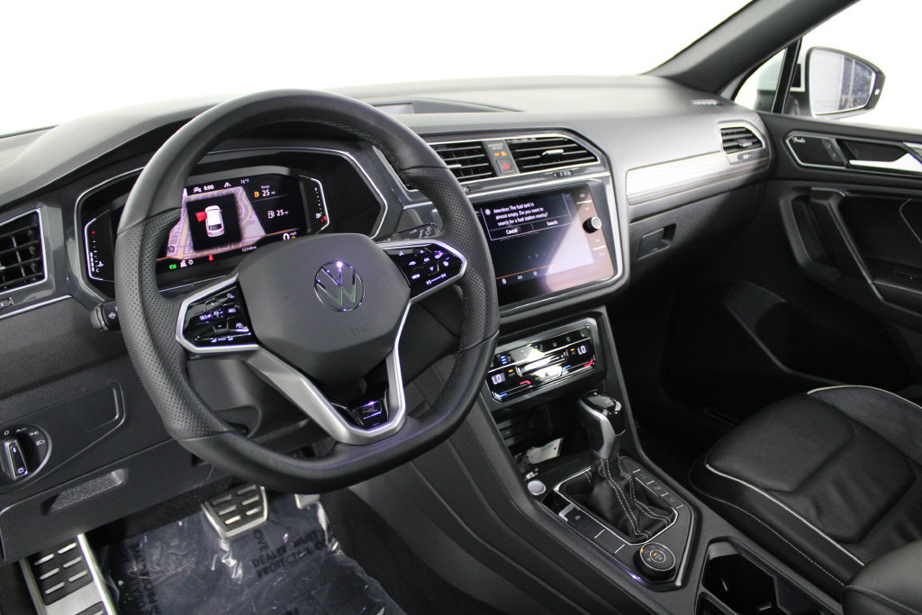 Used 2022 Volkswagen Tiguan SEL R-Line AWD/4WD image 17