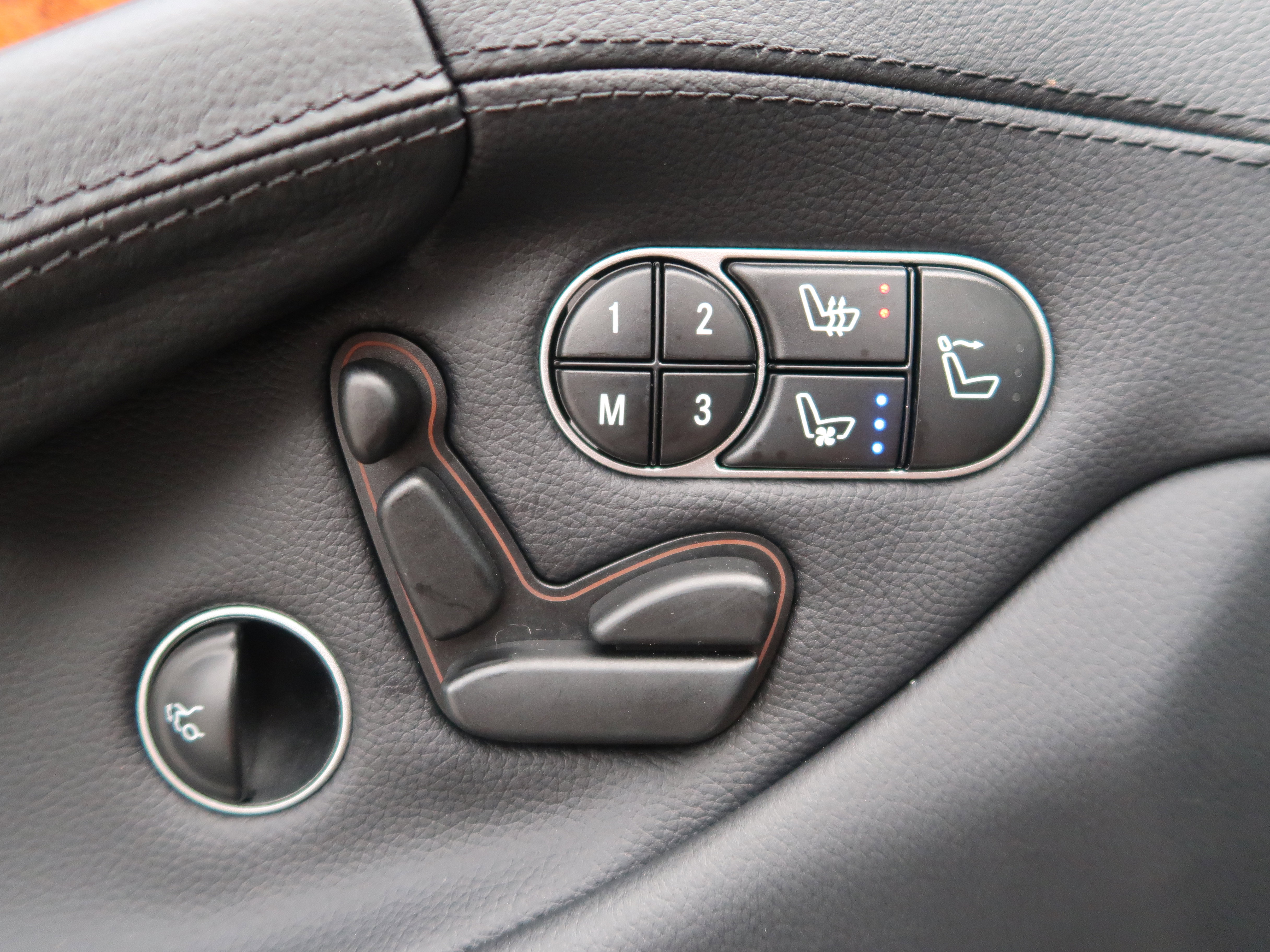 Used 2011 Mercedes-Benz SL 550 image 23