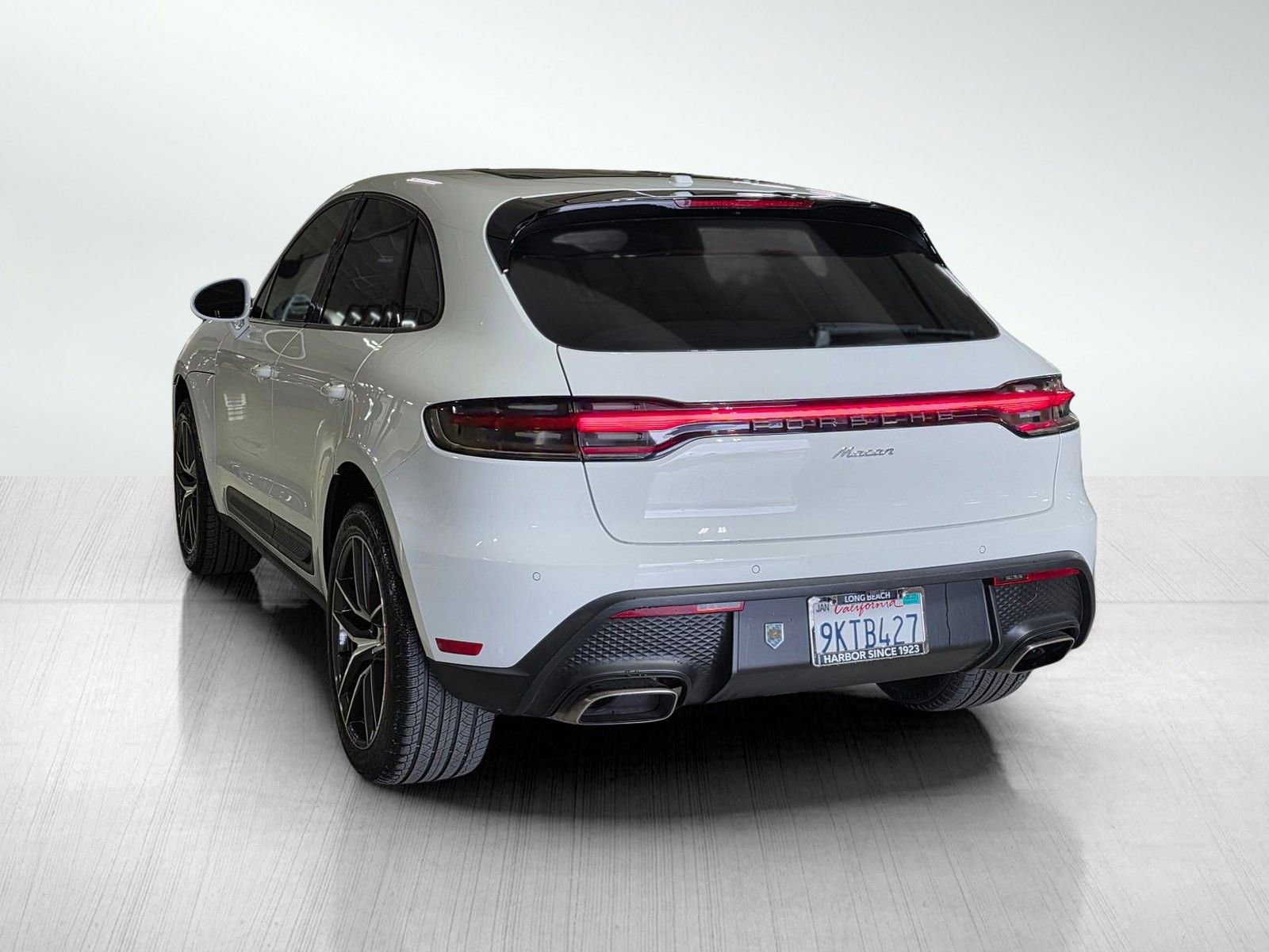 Used 2024 Porsche Macan AWD/4WD image 5