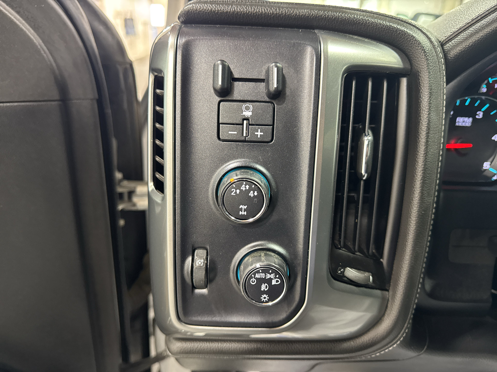 Used 2016 Chevrolet Silverado 2500 LTZ w/ Duramax Plus Package AWD/4WD image 34
