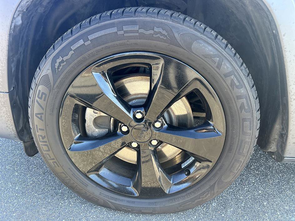 Used 2019 Jeep Cherokee Altitude image 8