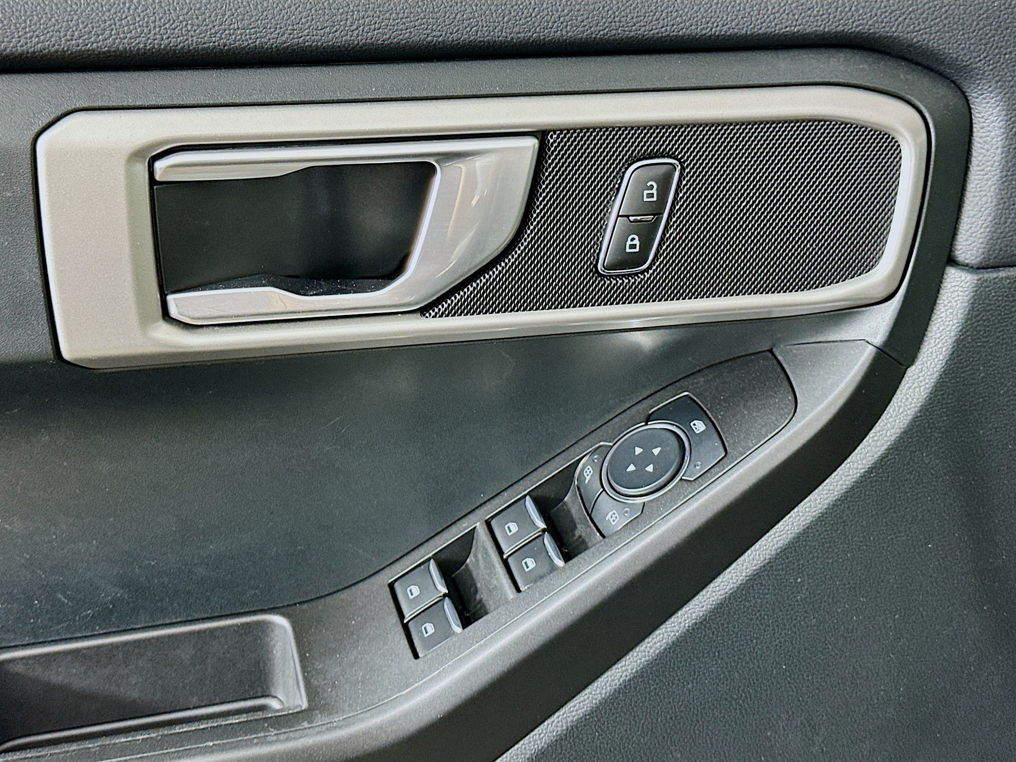 Used 2023 Ford Explorer 4WD image 15