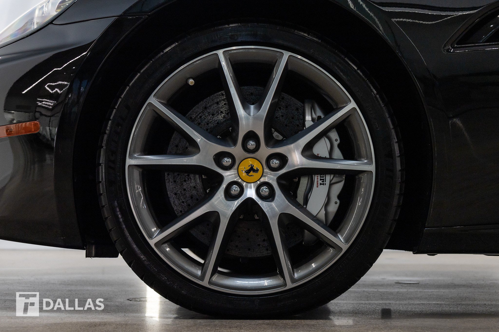 Used 2011 Ferrari California RWD image 2