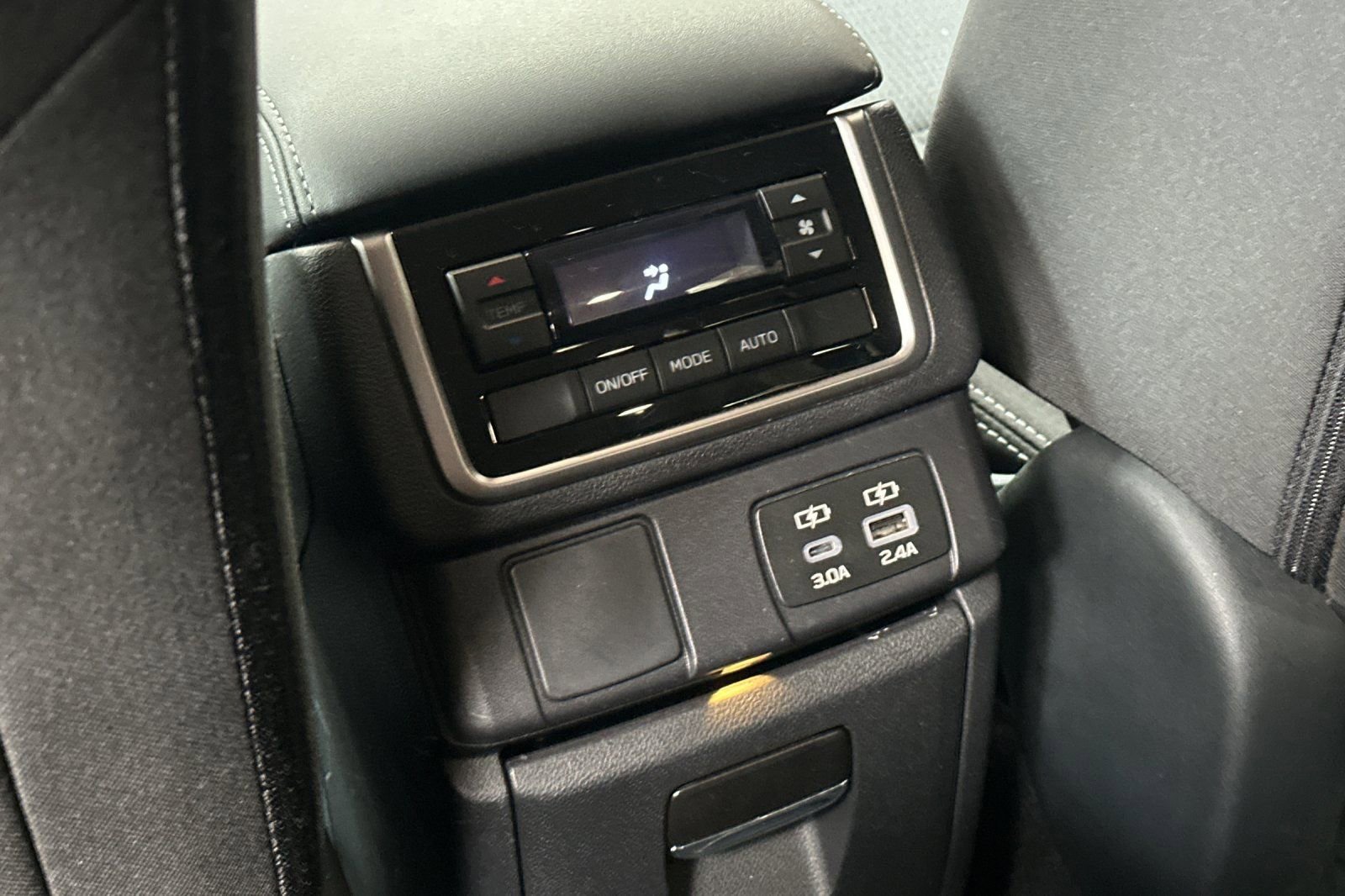 Used 2025 Subaru Ascent Premium image 17