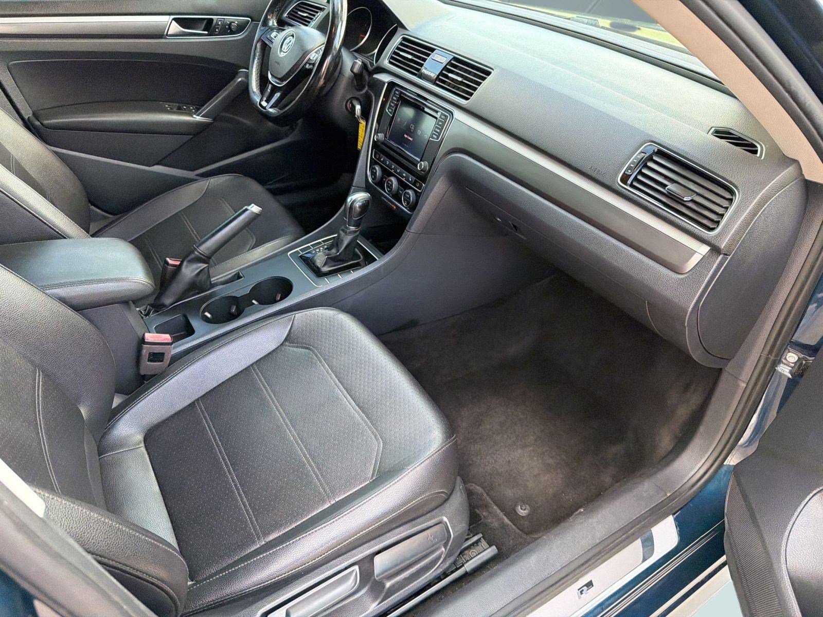 Used 2018 Volkswagen Passat 2.0T R-Line FWD image 23