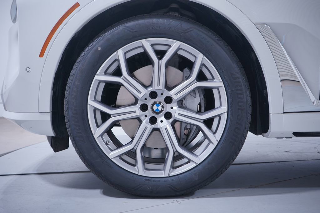 Used 2024 BMW X7 xDrive40i image 2