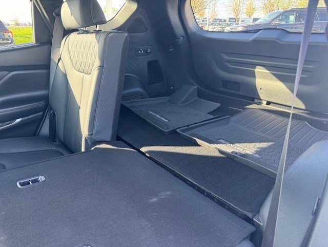 Used 2023 Hyundai Santa Fe Calligraphy image 32