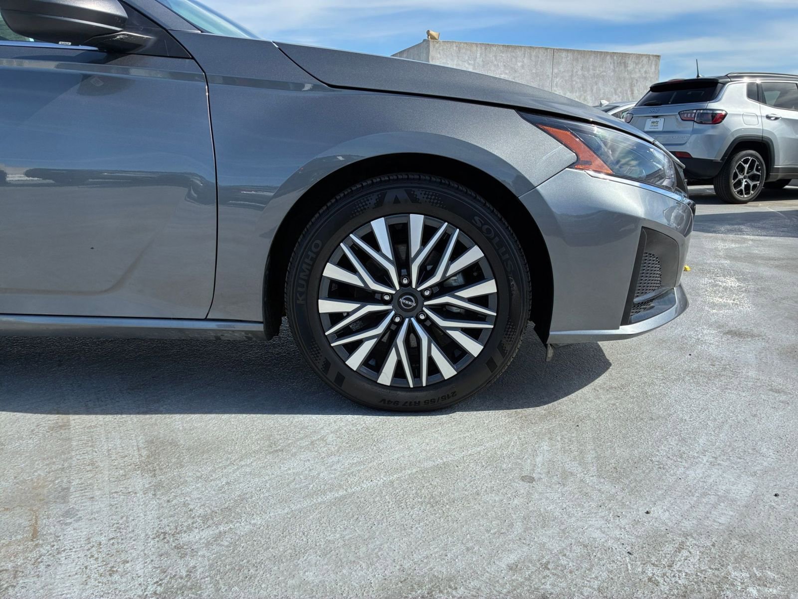 Used 2025 Nissan Altima 2.5 SV FWD image 30