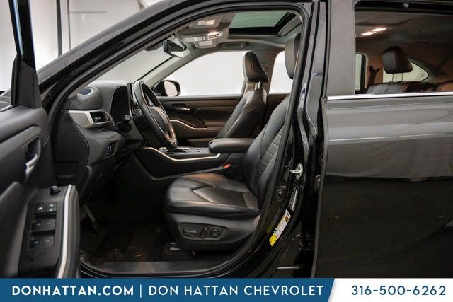 Used 2023 Toyota Highlander XLE image 5
