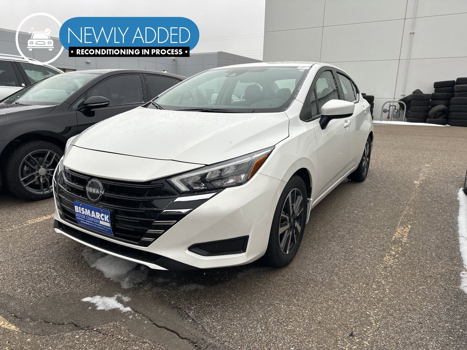 Used 2025 Nissan Versa SV w/ Trunk Package image 1