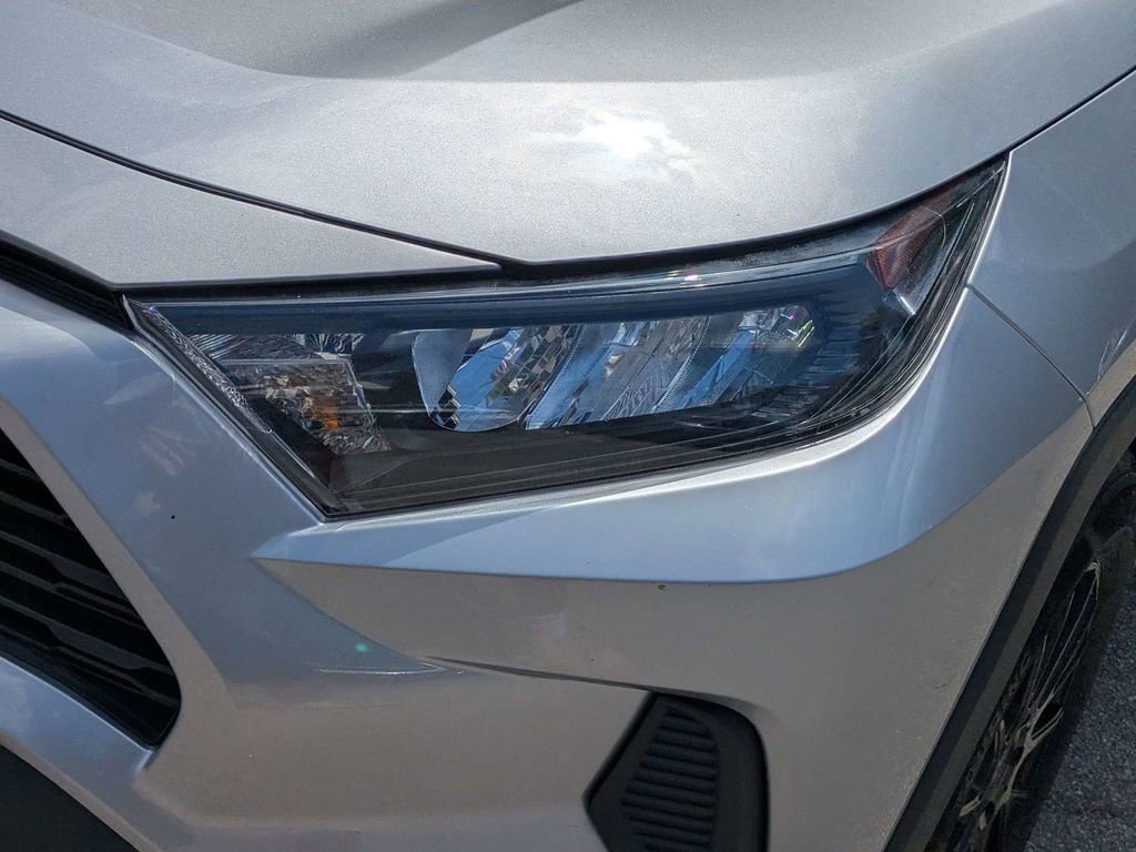 Used 2021 Toyota RAV4 LE AWD/4WD image 10