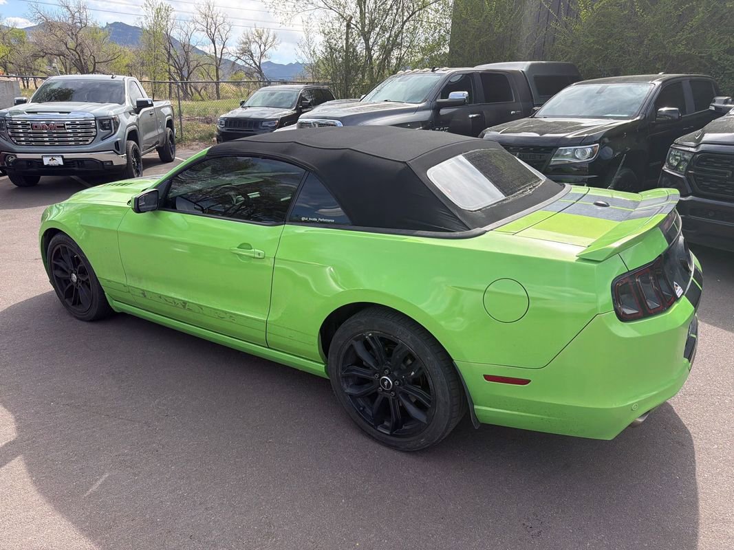 Used 2013 Ford Mustang GT Premium w/ Electronics Pkg RWD image 5