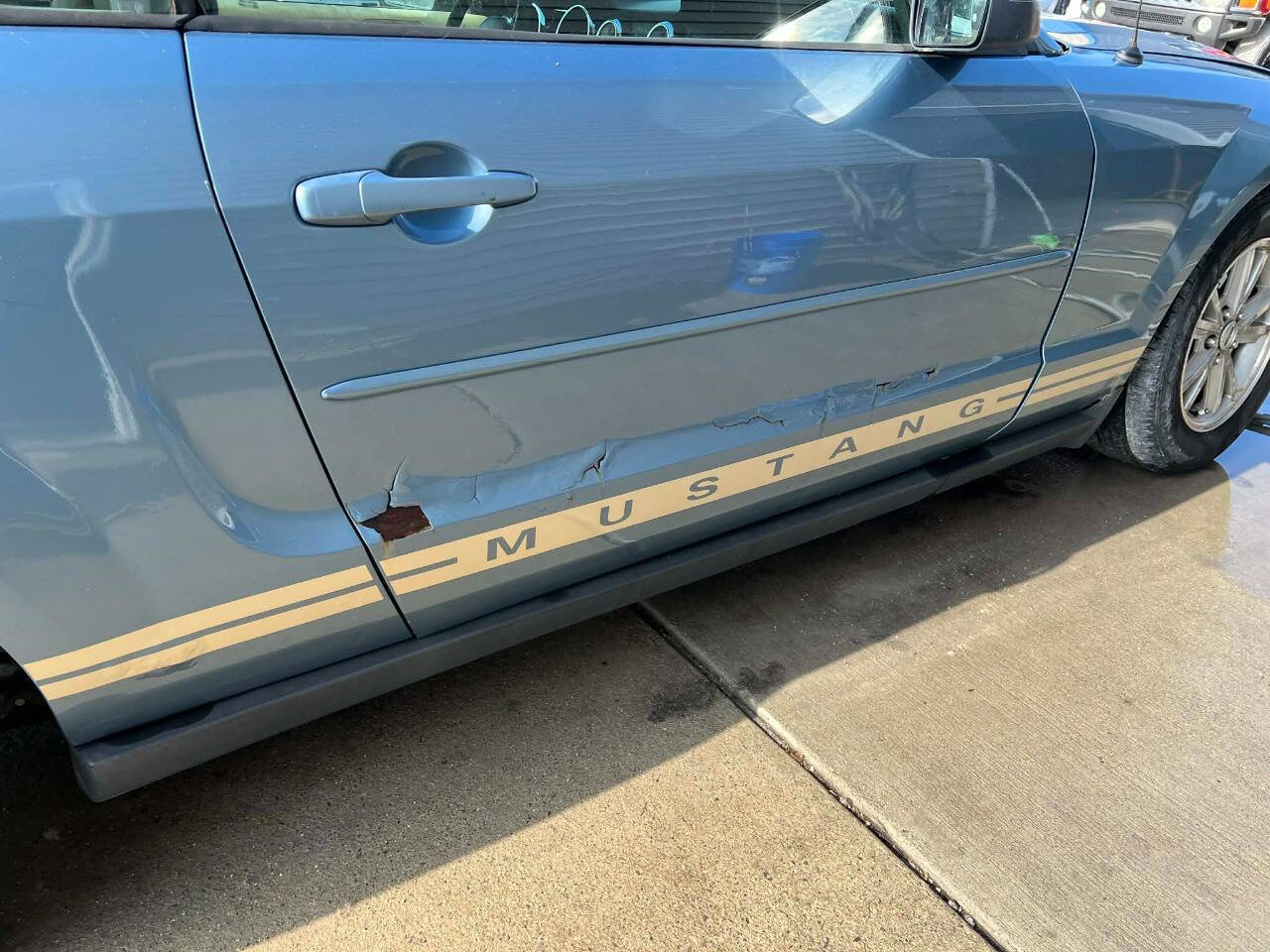 Used 2005 Ford Mustang Convertible image 5