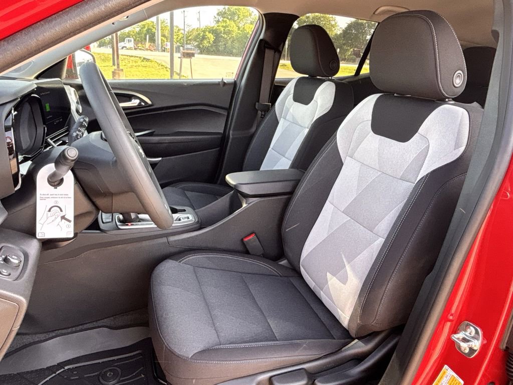 New 2026 Chevrolet Trax LS w/ LS Convenience Package FWD image 19