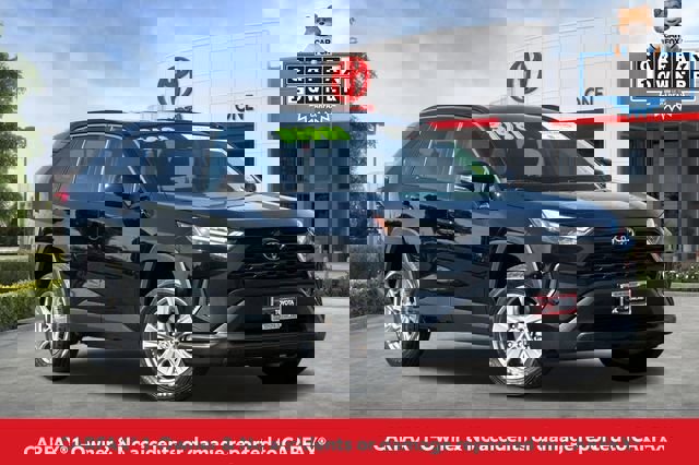 Used 2025 Toyota RAV4 XLE image 2