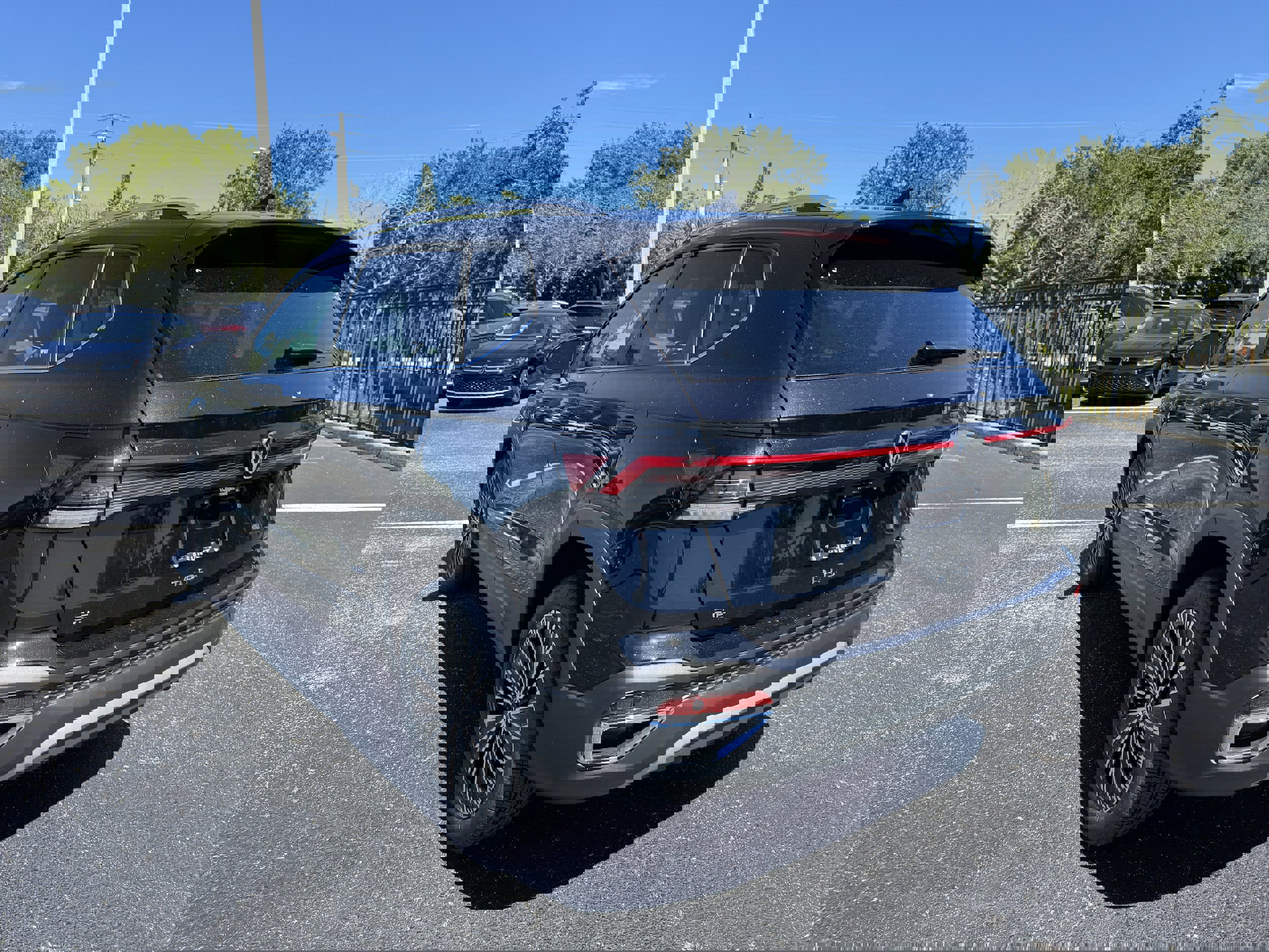 New 2025 Volkswagen Taos SE image 5