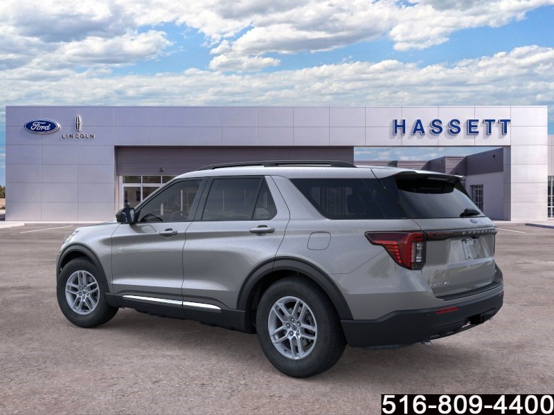 Used 2025 Ford Explorer Active AWD/4WD image 5