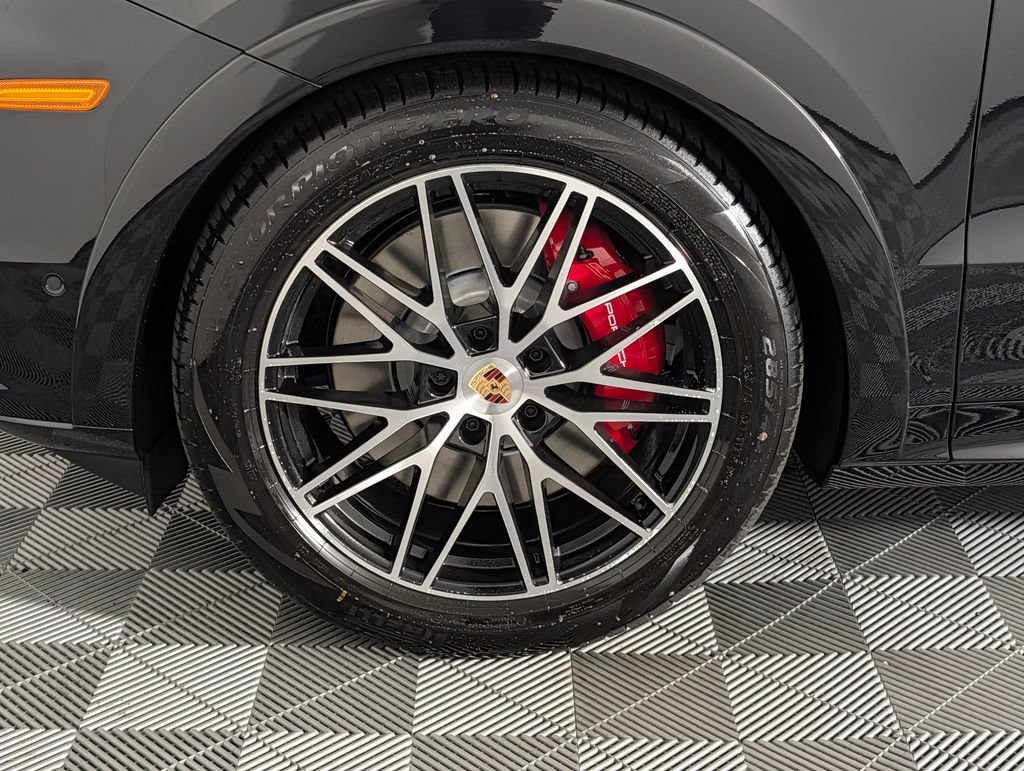 New 2026 Porsche Cayenne GTS AWD/4WD image 11
